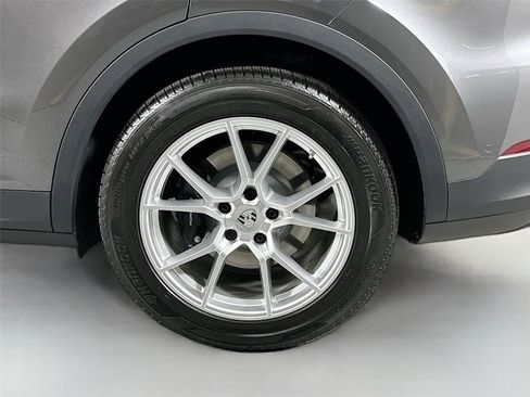Certified 2026 Porsche Cayenne AWD/4WD image 4