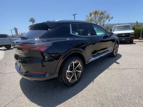 New 2025 Chevrolet Equinox EV LT image 8