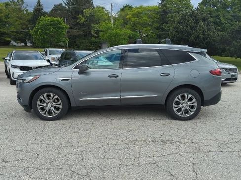 Used 2018 Buick Enclave Avenir w/ Avenir Technology Package AWD/4WD image 2