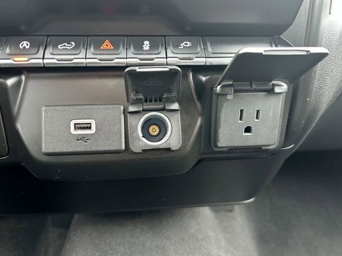 Used 2020 Chevrolet Silverado 1500 Custom w/ Custom Value Package image 35