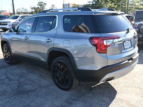Used 2023 GMC Acadia SLE w/ Driver Convenience Package image 3