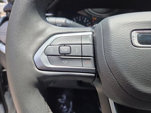 Used 2025 Jeep Compass Latitude AWD/4WD image 33