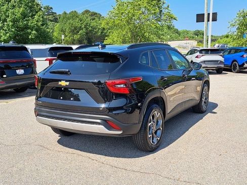 Used 2025 Chevrolet Trax LT w/ LT Convenience Package FWD image 5
