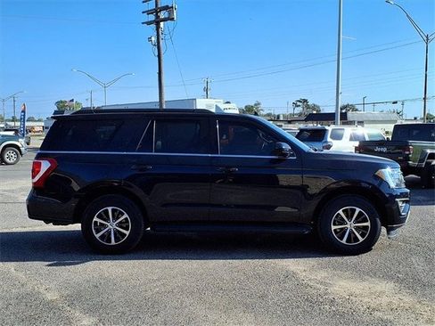 Used 2021 Ford Expedition XLT image 2