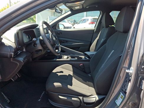Certified 2025 Hyundai Elantra Sport FWD image 13
