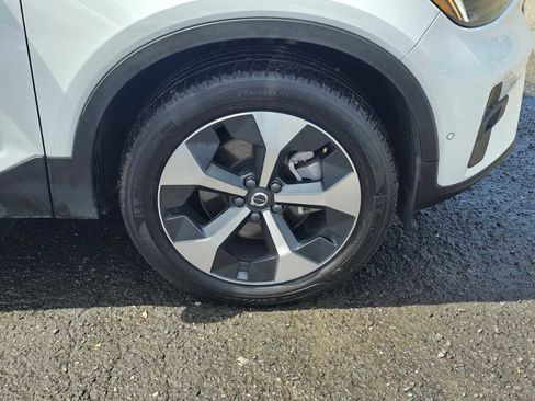 Certified 2024 Volvo XC40 B5 Plus image 9