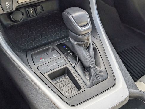 Used 2021 Toyota RAV4 XLE Premium image 20