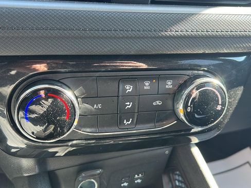 Used 2025 Chevrolet TrailBlazer LT image 32