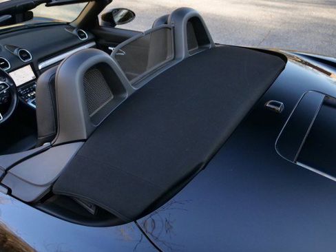 Used 2018 Porsche 718 Boxster S image 31