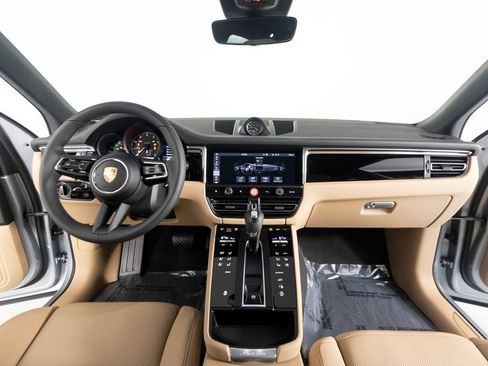 New 2026 Porsche Macan AWD/4WD image 32