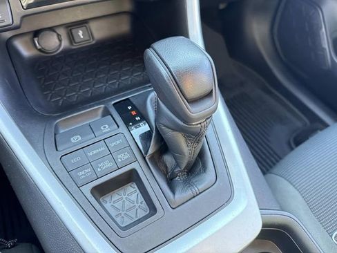 Used 2021 Toyota RAV4 LE image 27