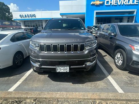 Used 2024 Jeep Wagoneer 4WD image 2