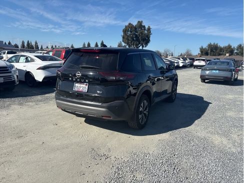 Used 2022 Nissan Rogue SV image 7