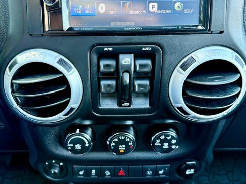 Used 2014 Jeep Wrangler Unlimited Sahara w/ Connectivity Group AWD/4WD image 28