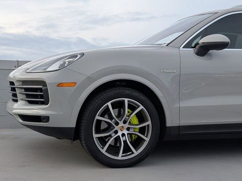 Used 2022 Porsche Cayenne E-Hybrid image 9