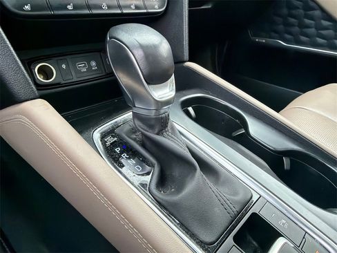 Used 2020 Hyundai Santa Fe Limited image 32