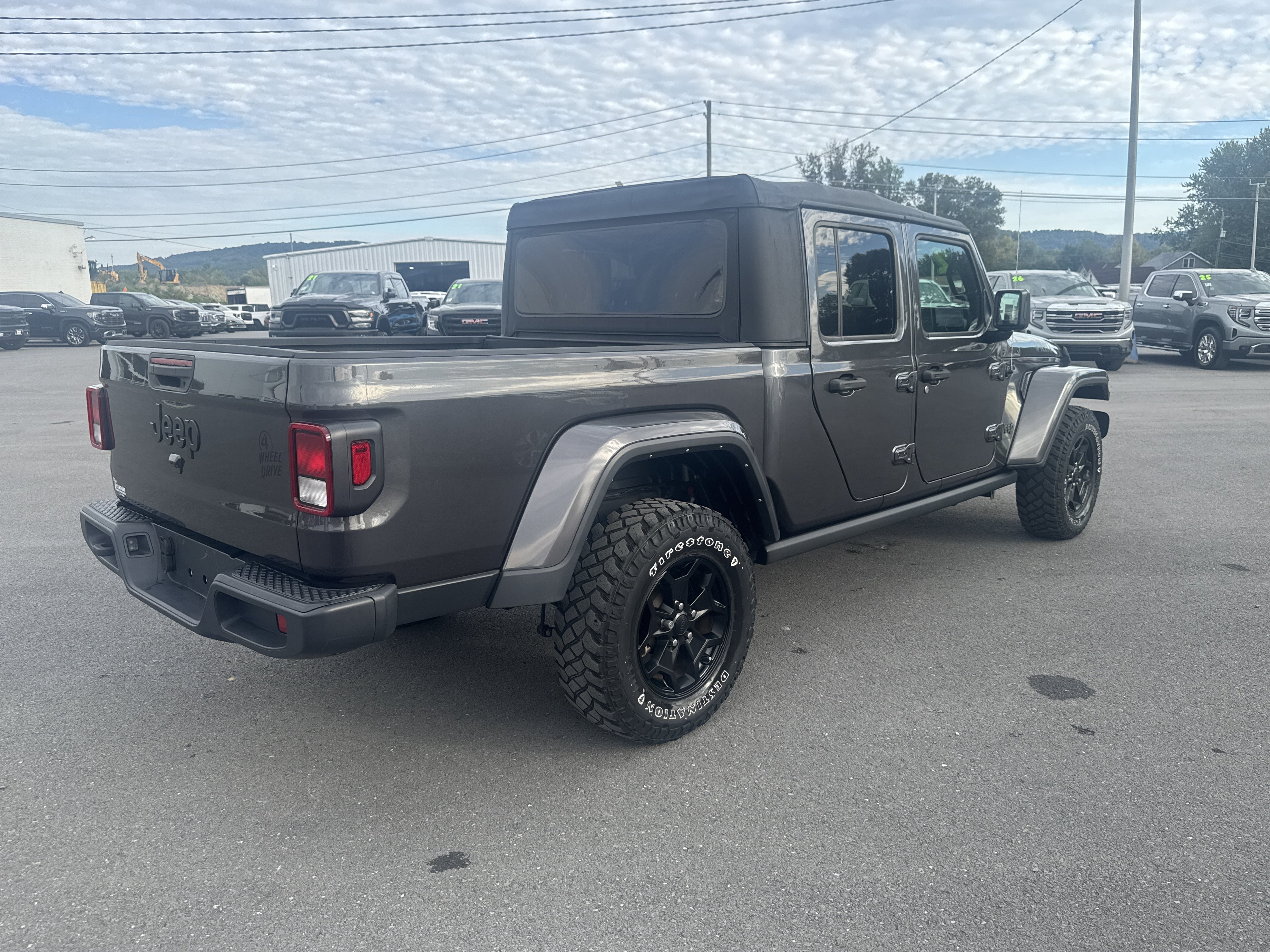 Used 2022 Jeep Gladiator Sport AWD/4WD image 3