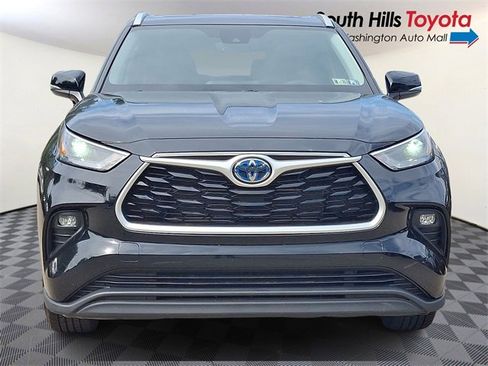 Certified 2022 Toyota Highlander XLE image 2