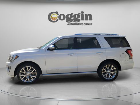 Used 2019 Ford Expedition Platinum RWD image 2