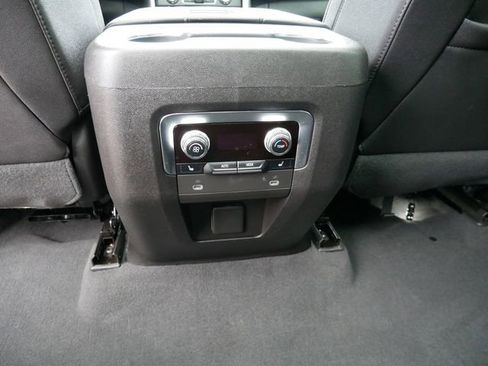 Used 2023 GMC Yukon XL SLT w/ SLT Premium Package image 16