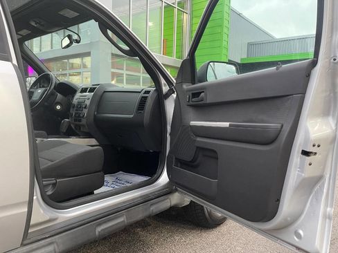 Used 2010 Ford Escape XLT image 17