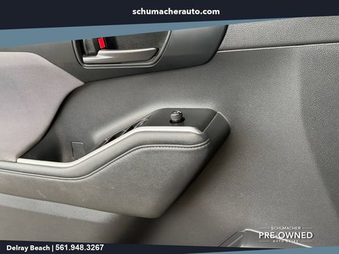 Used 2021 Toyota Highlander LE FWD image 25