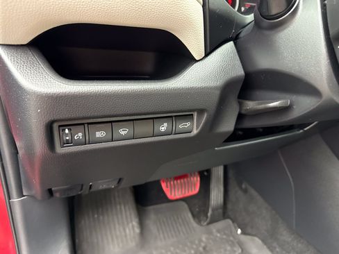 Used 2021 Toyota RAV4 XLE Premium FWD image 17