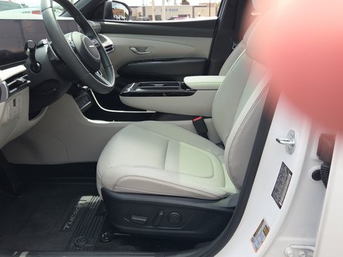 Used 2025 Hyundai Tucson Limited AWD/4WD image 16