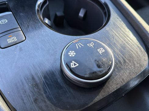 Used 2024 Nissan Rogue SV image 10