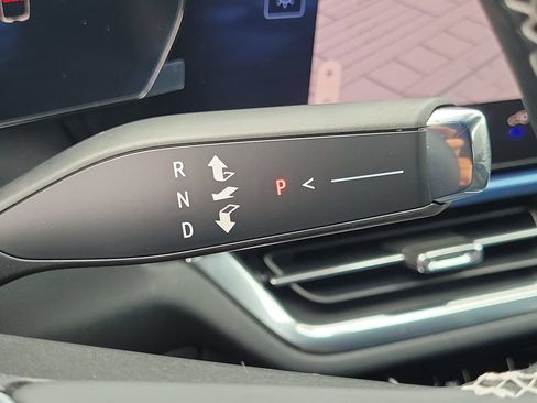 Used 2026 Chevrolet Equinox EV LT FWD image 12