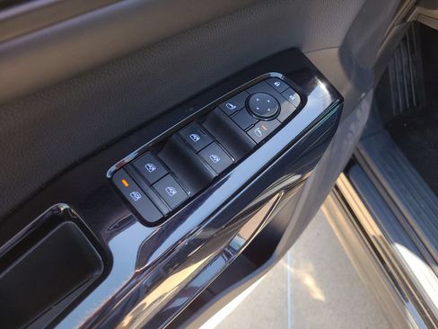 Used 2022 Nissan Pathfinder SV FWD image 19