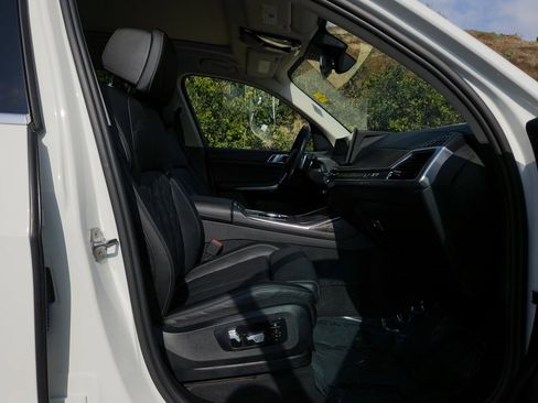 Used 2023 BMW X7 xDrive40i w/ Climate Comfort Package image 24