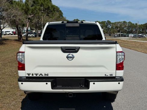 Used 2018 Nissan Titan SL image 10