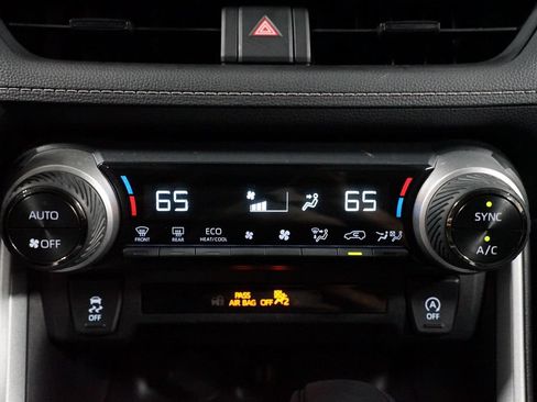 Certified 2025 Toyota RAV4 XLE FWD image 20