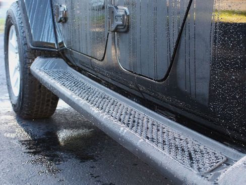 Used 2022 Jeep Gladiator Sport image 12