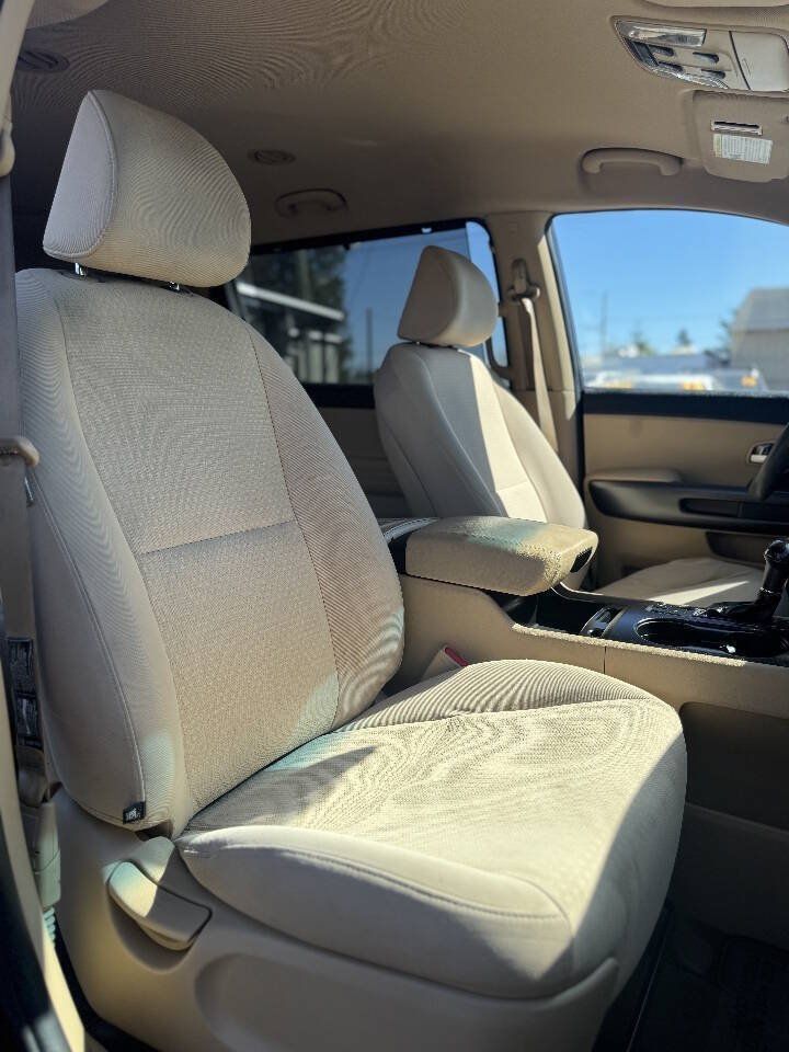 Used 2016 Kia Sedona LX w/ LX Convenience Package FWD image 11