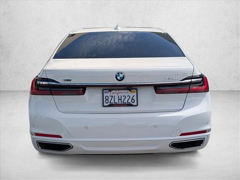 Certified 2022 BMW 750i xDrive w/ Executive Package AWD/4WD image 7