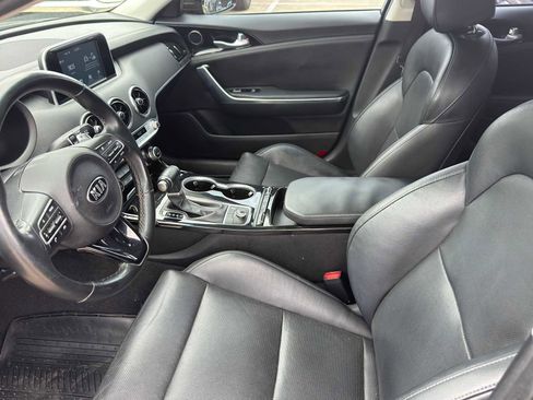 Used 2019 Kia Stinger RWD image 9