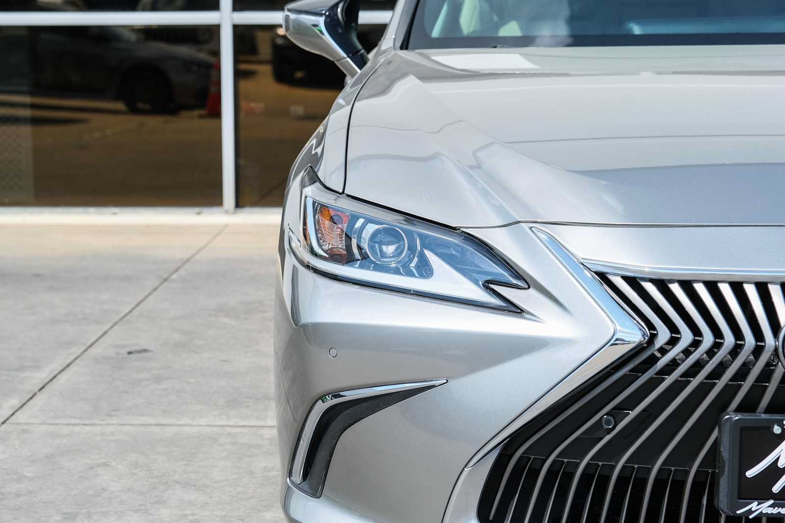 Used 2019 Lexus ES 350 w/ Premium Package FWD image 4