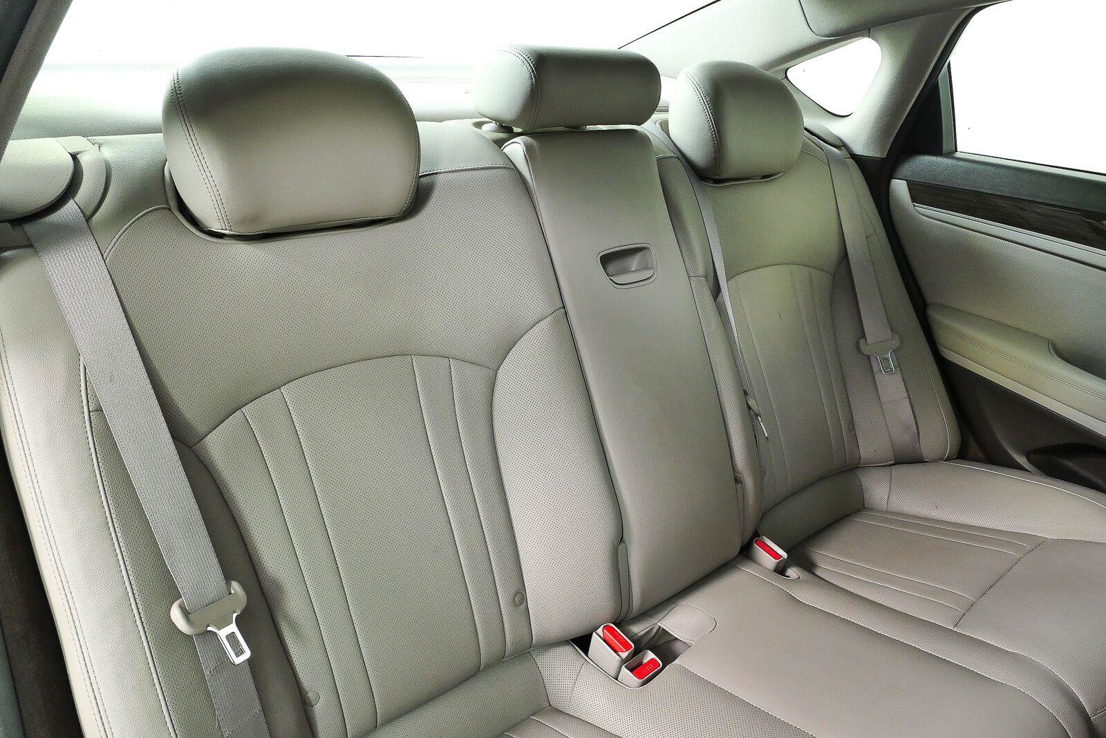 Used 2018 Genesis G80 3.8 RWD image 19