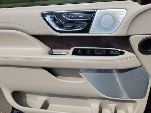 Used 2020 Lincoln Navigator L Reserve w/ Luxury Package AWD/4WD image 26