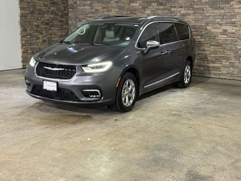 Used 2021 Chrysler Pacifica Limited w/ Premium & Safety Sphere Group image 5