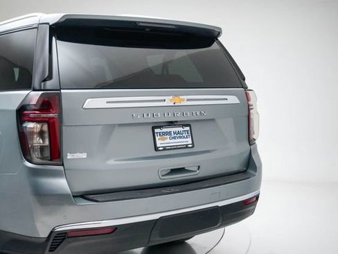 Used 2024 Chevrolet Suburban LT image 4