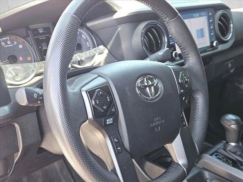 Used 2021 Toyota Tacoma TRD Sport w/ Technology Package AWD/4WD image 8
