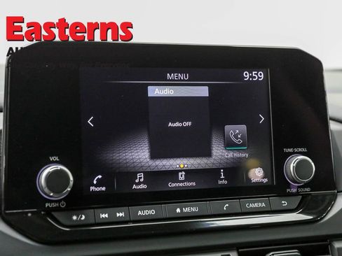 Used 2024 Nissan Pathfinder S image 20