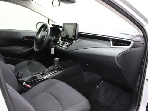 Used 2022 Toyota Corolla LE image 10