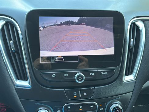 Used 2021 Chevrolet Malibu LT FWD image 25
