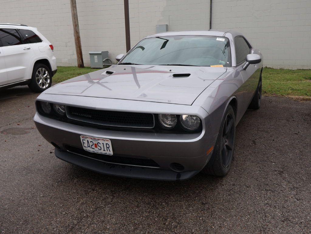 Used 2014 Dodge Challenger SXT RWD image 4