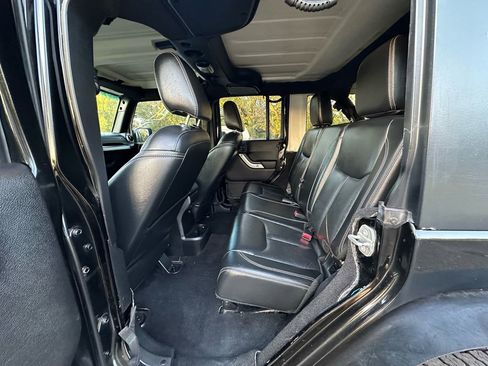 Used 2015 Jeep Wrangler Unlimited Sahara w/ Dual Top Group image 17