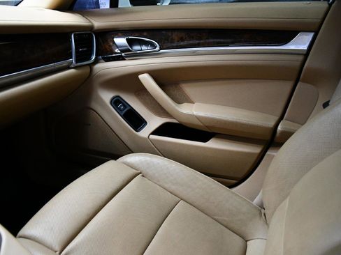 Used 2016 Porsche Panamera 4 AWD/4WD image 30